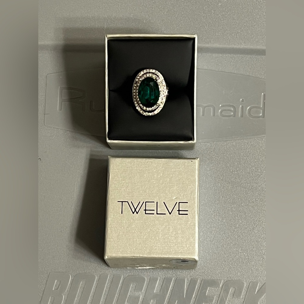 Brand New Women’s Authentic Ring